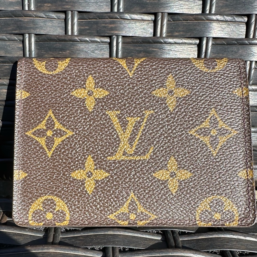 LOUIS VUITTON Porto 2 Carte Vertical Monogrammed Canvas- unisex